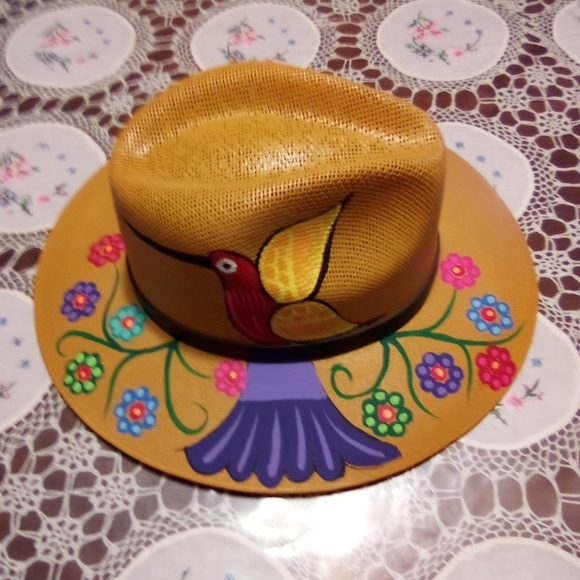 Hand painted hat size large ( Bag )